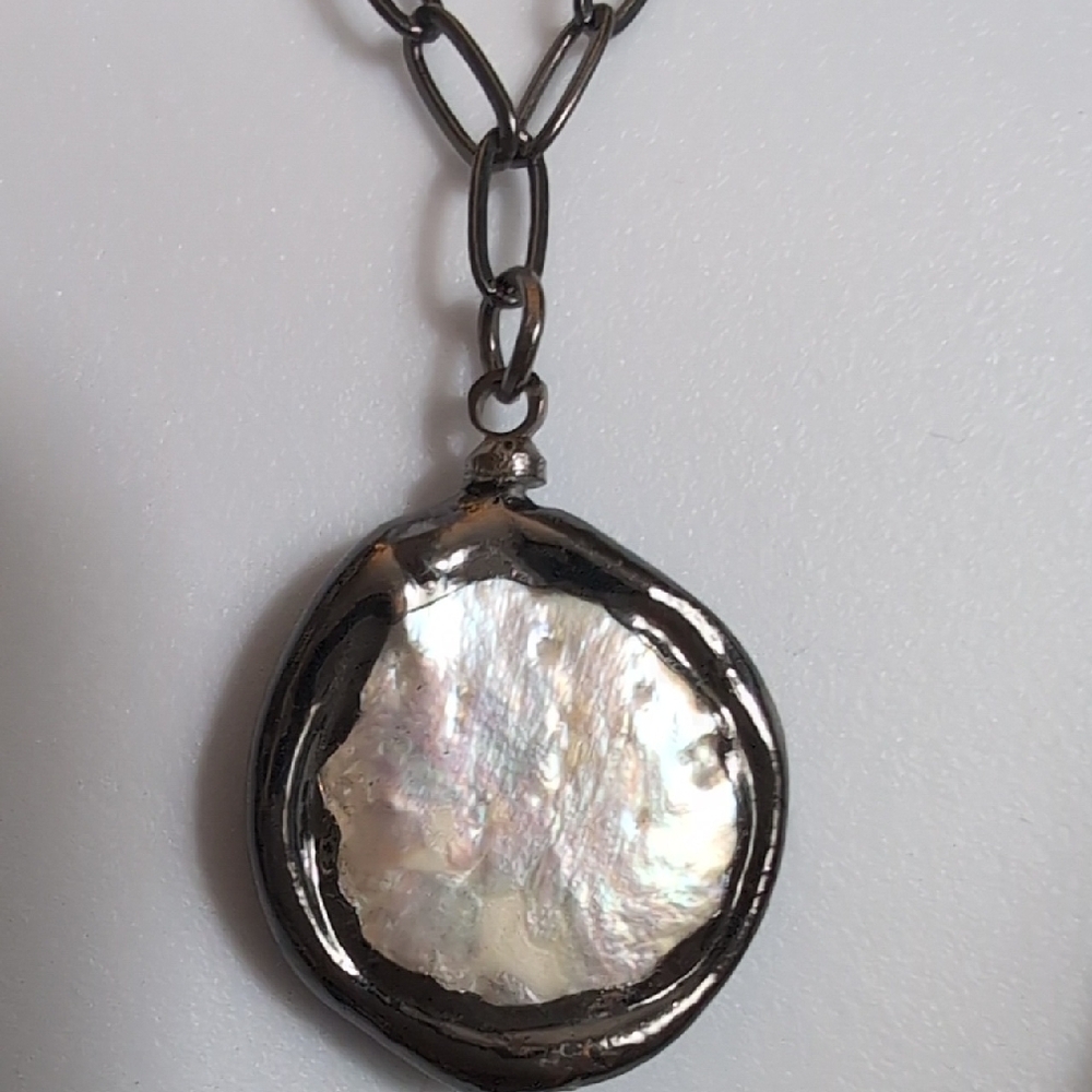 Pearly & Iridescent Artist Circle - Picture 2 of 5
